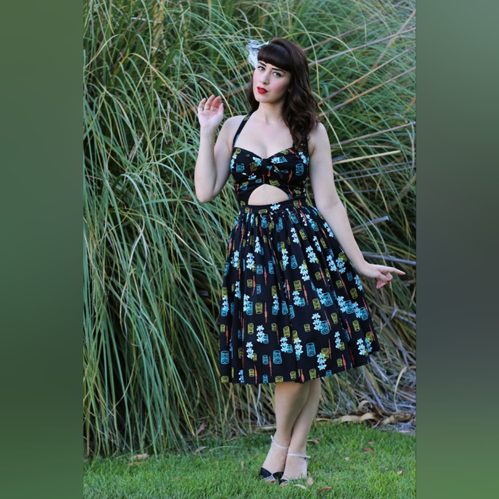 Pinup girl clothing tiki print peep dress